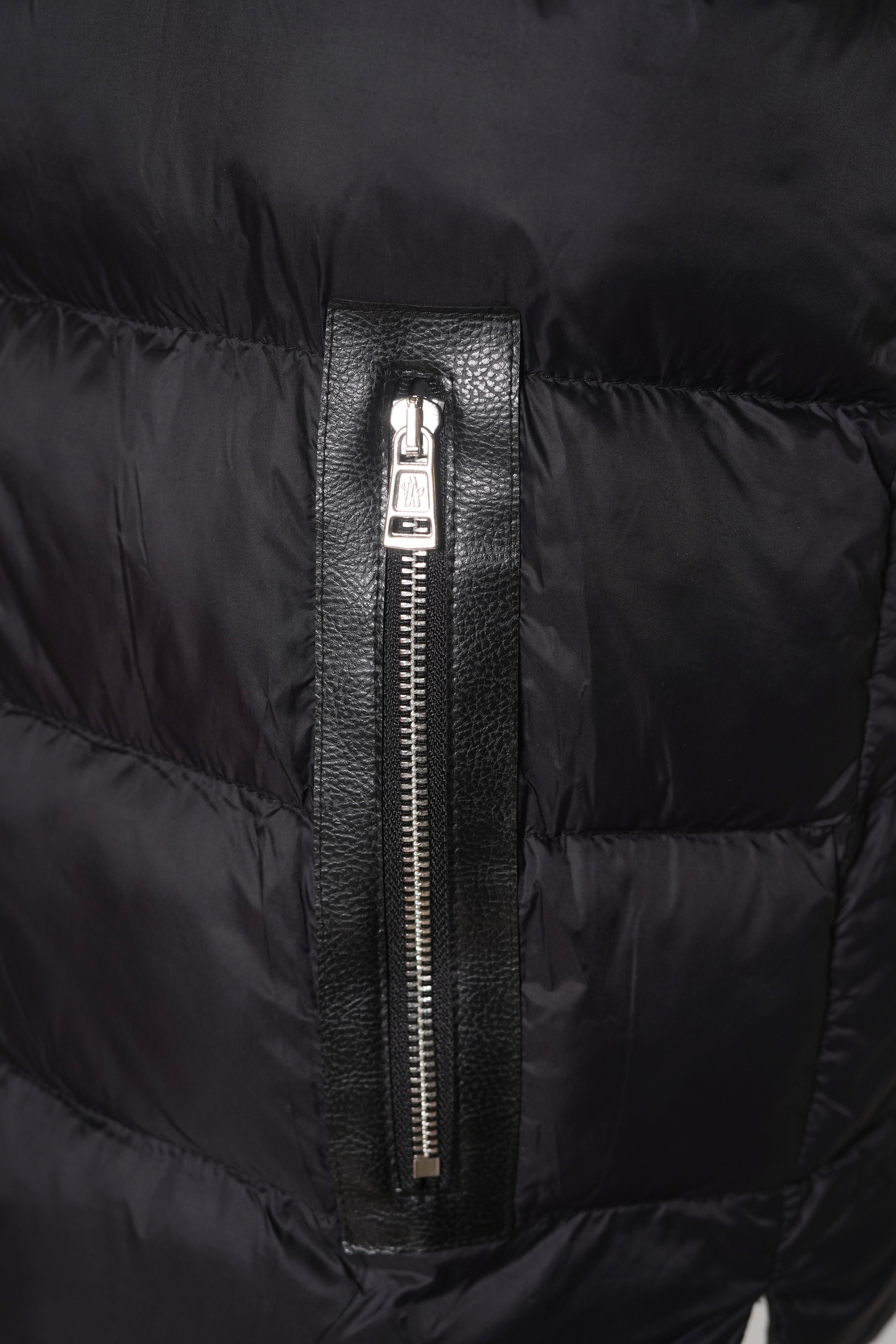 Moncler Puffer Sleeveless Jacket Made in Turkey